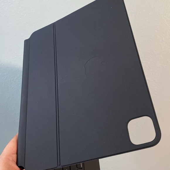 Apple Magic Keyboard for iPad Pro 11 inch and iPad Air - Picture 4 of 6